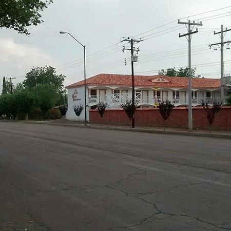 Hotel Dublan Inn Nuevo Casas Grandes エクステリア 写真